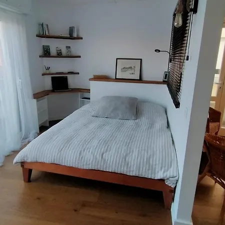 Bright Studio In Downtown *
